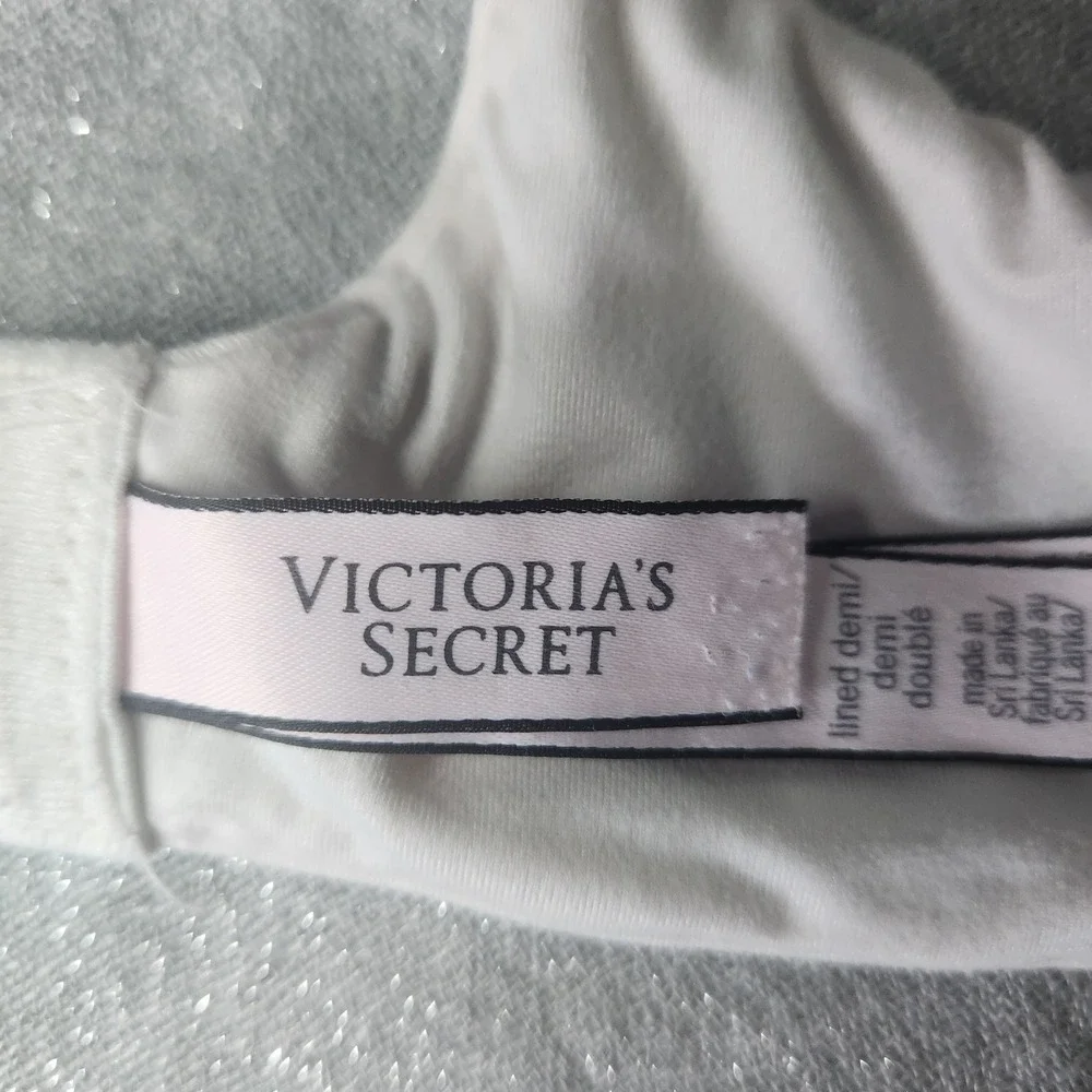 Victoria Secret Body By Victoria Ivory Lace Lined Demi Bra 34D 371987-15G